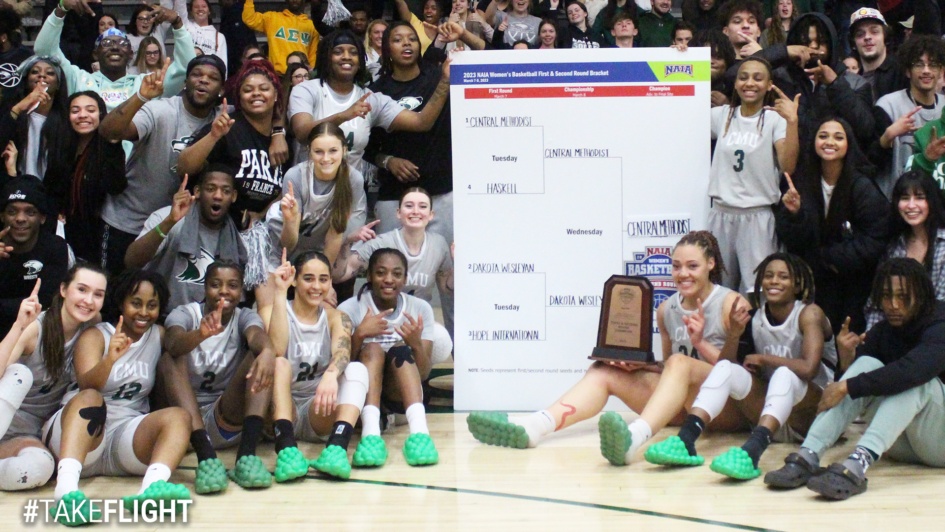 Eagles Hold Off Dakota Wesleyan to Advance to Round of 16