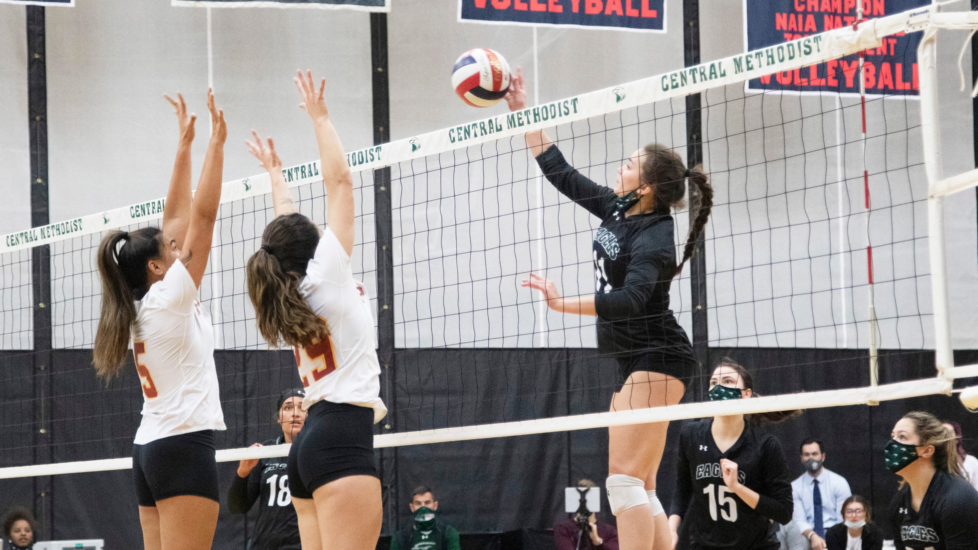 No. 10 Volleyball completes season sweep over Missouri Valley College
