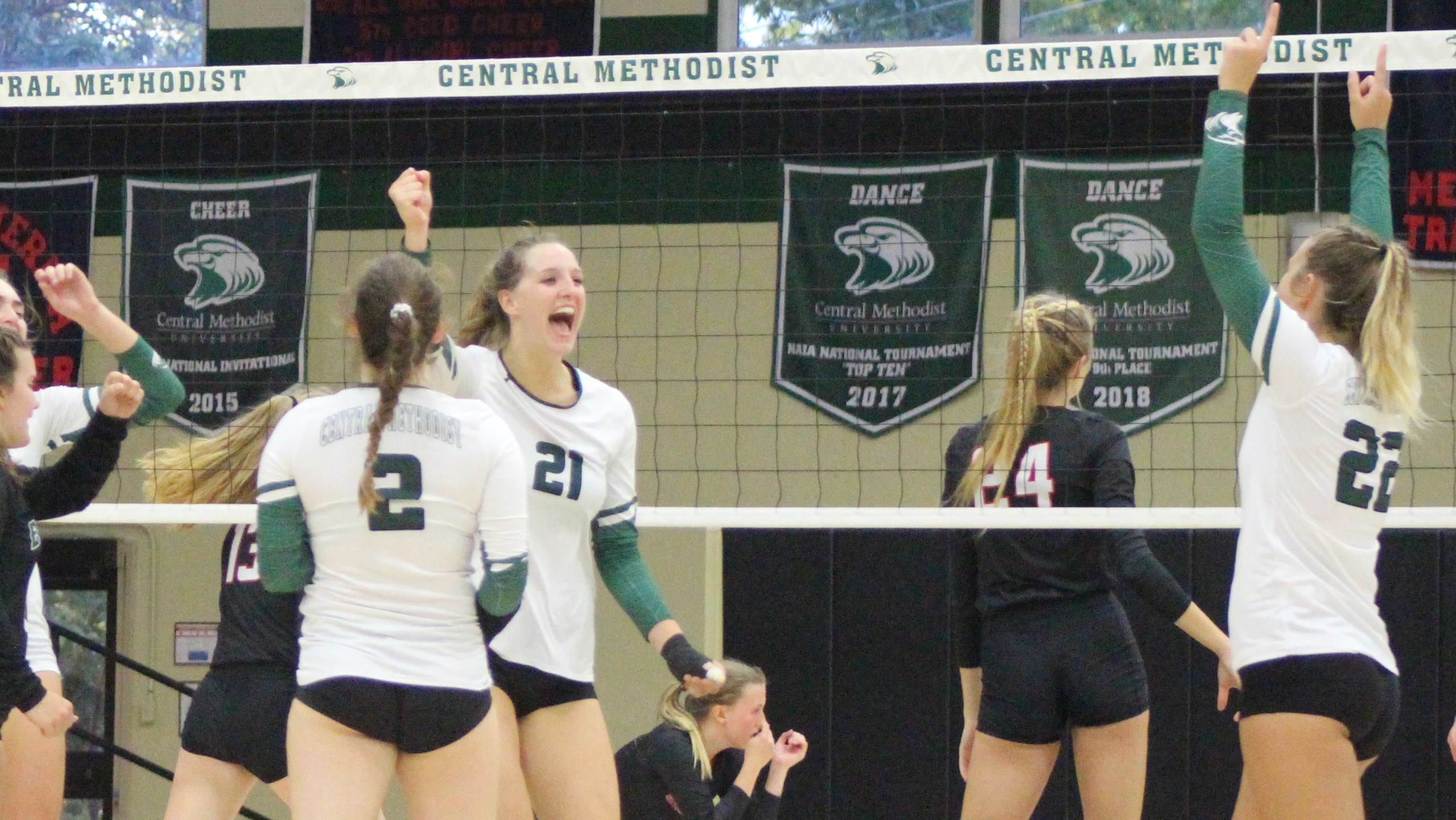 Unnvik tallies 1000th career kill as No. 12 Eagles sweep Benedictine